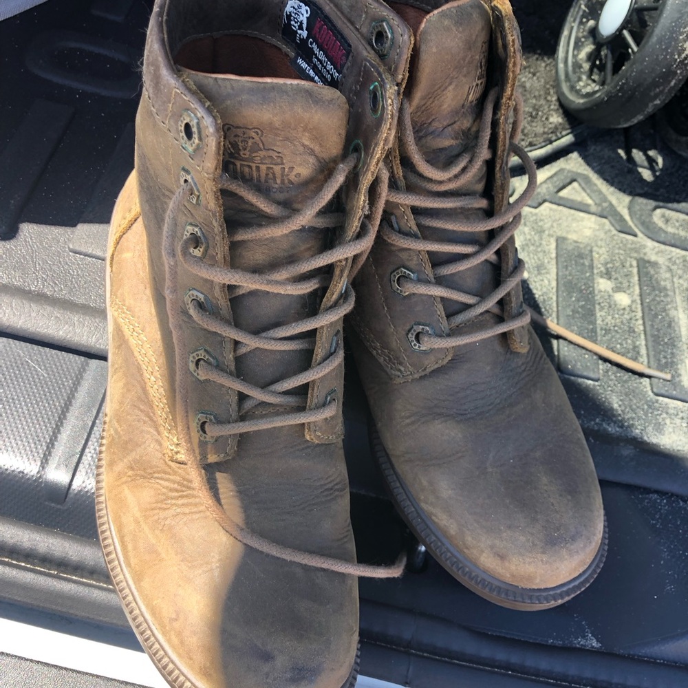 Kodiak Brown Lace Up Boots with Leather Finish women’s